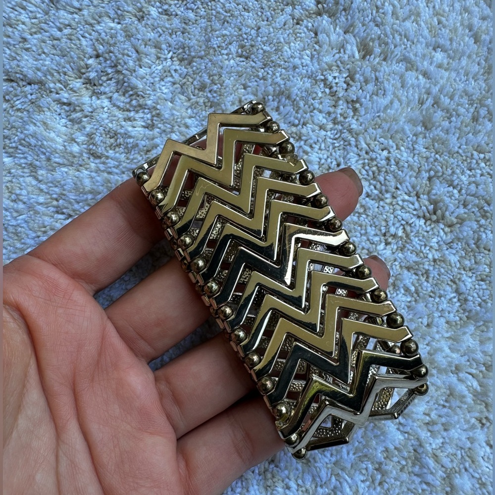 Express Jewelry | Express Zig-Zag Stretch Bracelet | Color: Gold